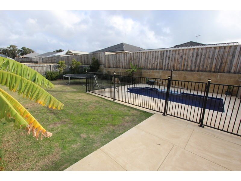 386 Peelwood Parade, Halls Head WA 6210