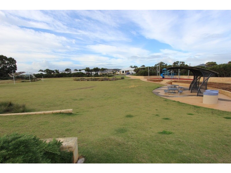 386 Peelwood Parade, Halls Head WA 6210