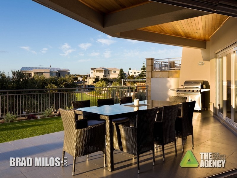 34 Arabella Loop, North Coogee WA 6163