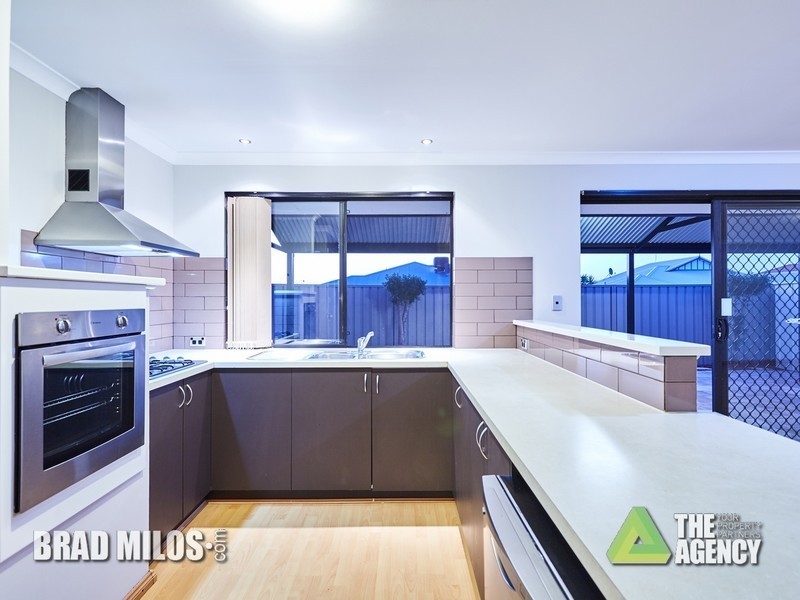 16 Leichhardt Crossing, Hammond Park WA 6164