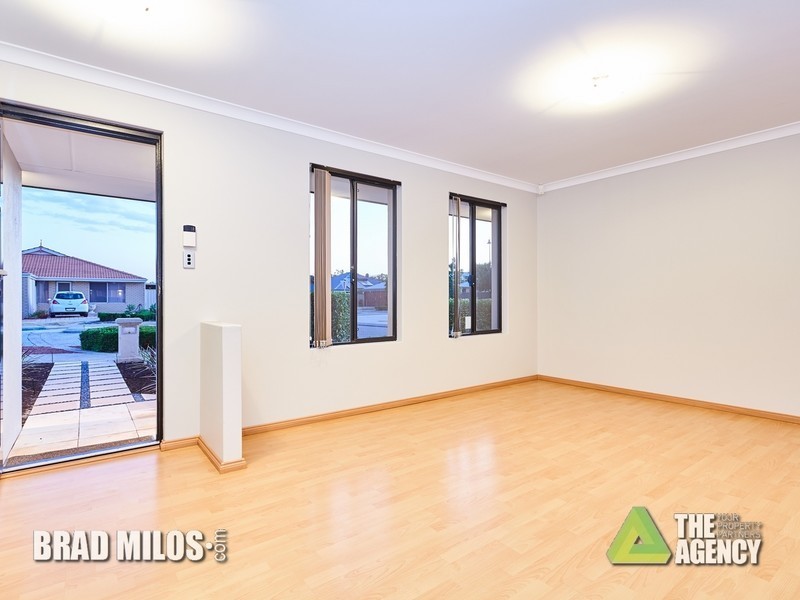 16 Leichhardt Crossing, Hammond Park WA 6164