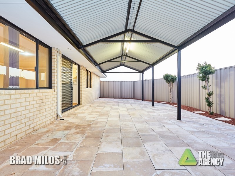 16 Leichhardt Crossing, Hammond Park WA 6164