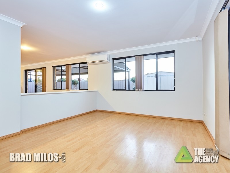 16 Leichhardt Crossing, Hammond Park WA 6164