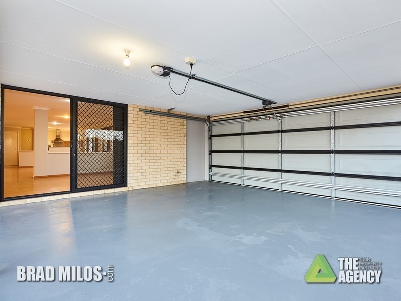 16 Leichhardt Crossing, Hammond Park WA 6164