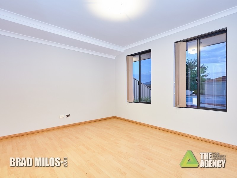 16 Leichhardt Crossing, Hammond Park WA 6164