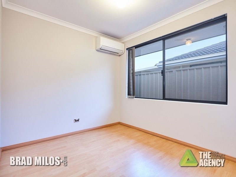 16 Leichhardt Crossing, Hammond Park WA 6164