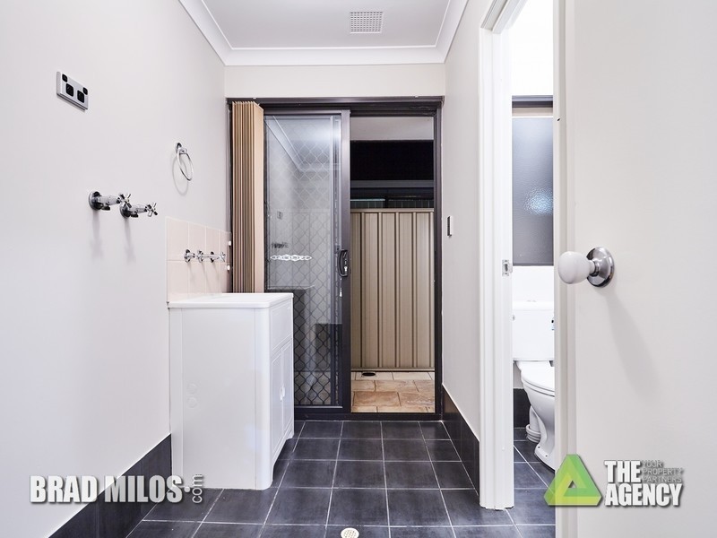 16 Leichhardt Crossing, Hammond Park WA 6164