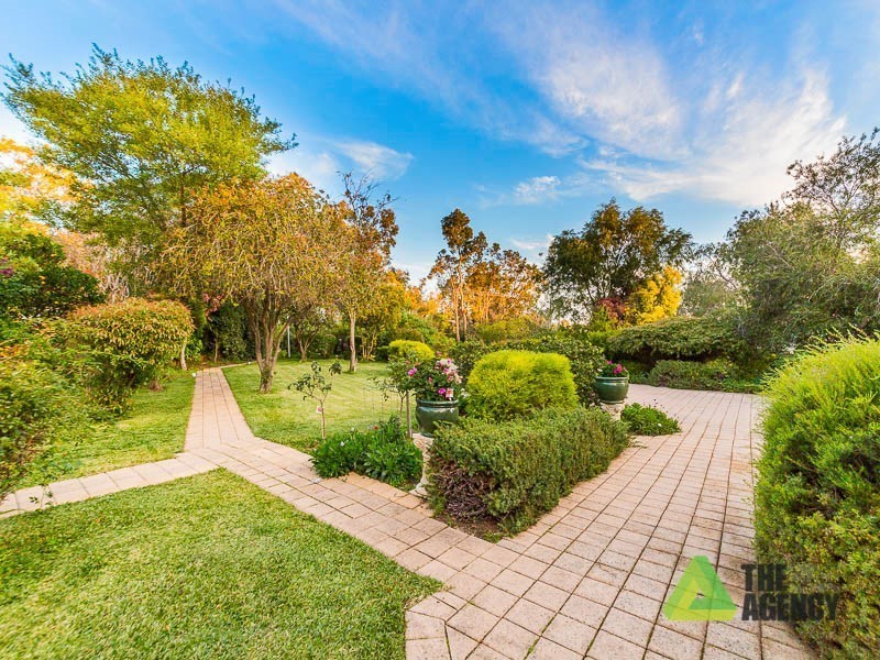 100 Heath Road, Kalamunda WA 6076