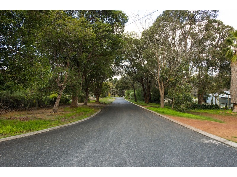 11 Mitchell Street, Wooroloo WA 6558