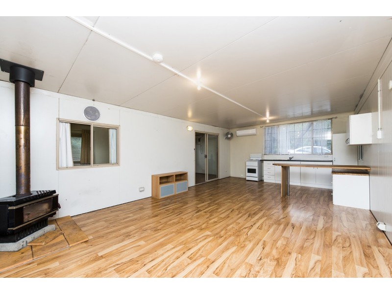 572 Dinsdale Road, Wooroloo WA 6558