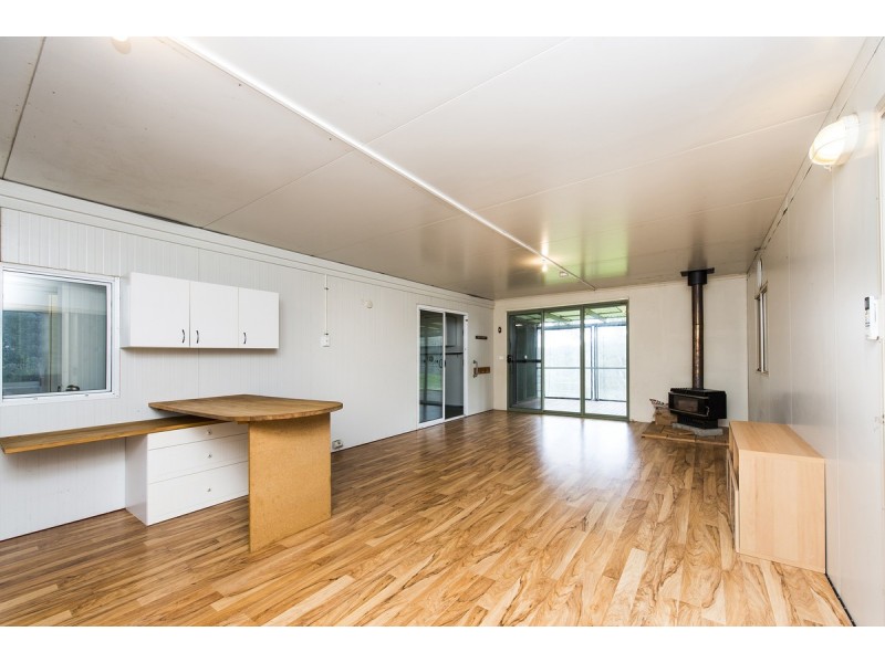 572 Dinsdale Road, Wooroloo WA 6558