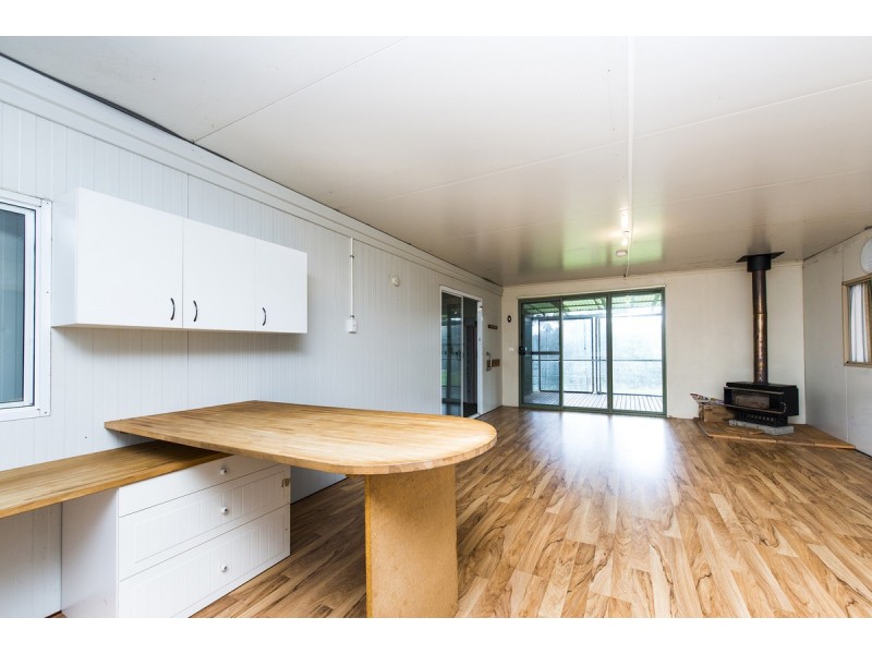 572 Dinsdale Road, Wooroloo WA 6558