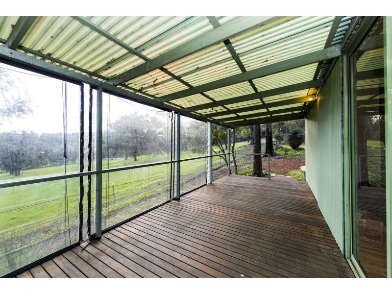 572 Dinsdale Road, Wooroloo WA 6558