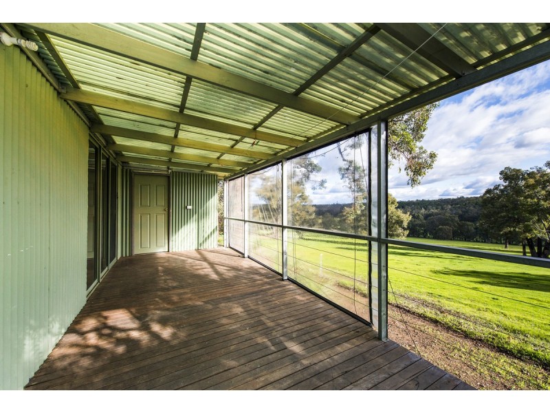572 Dinsdale Road, Wooroloo WA 6558