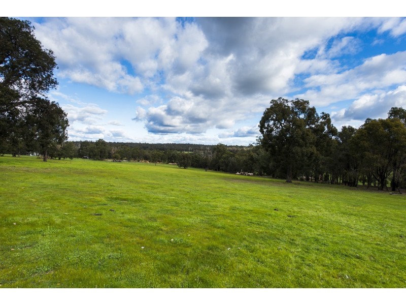 570 Dinsdale Road, Wooroloo WA 6558