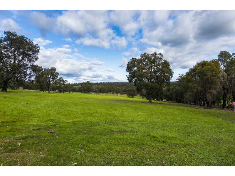 570 Dinsdale Road, Wooroloo WA 6558