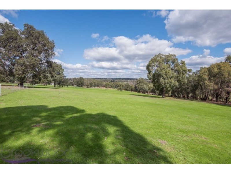 570 Dinsdale Road, Wooroloo WA 6558