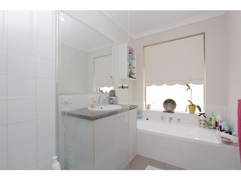 16 Gladman Pass, Ellenbrook WA 6069