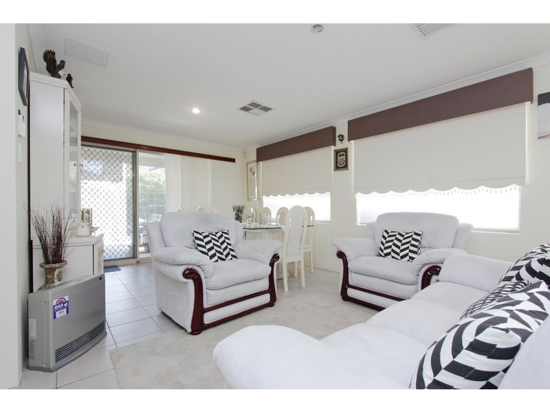 16 Gladman Pass, Ellenbrook WA 6069