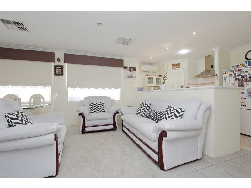 16 Gladman Pass, Ellenbrook WA 6069