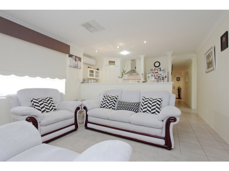 16 Gladman Pass, Ellenbrook WA 6069