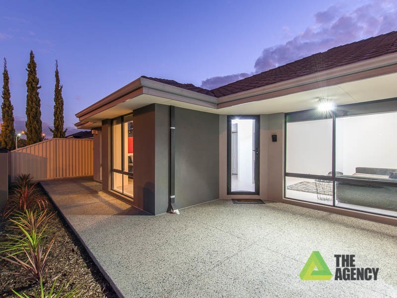 7 Mcnamara Place, Marangaroo WA 6064