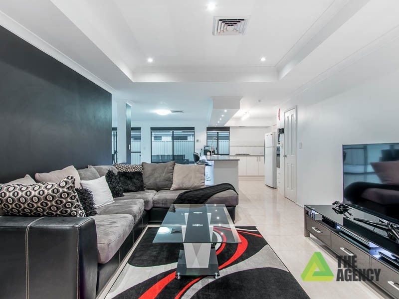 7 Mcnamara Place, Marangaroo WA 6064