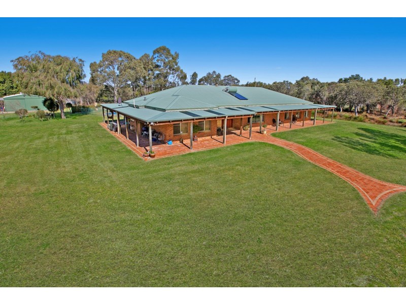 47 Wolfe Road, Oakford WA 6121