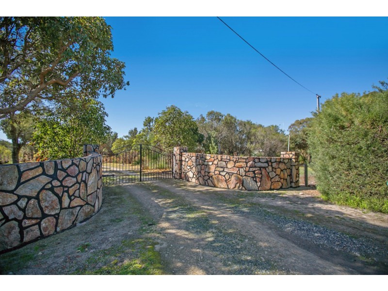 47 Wolfe Road, Oakford WA 6121