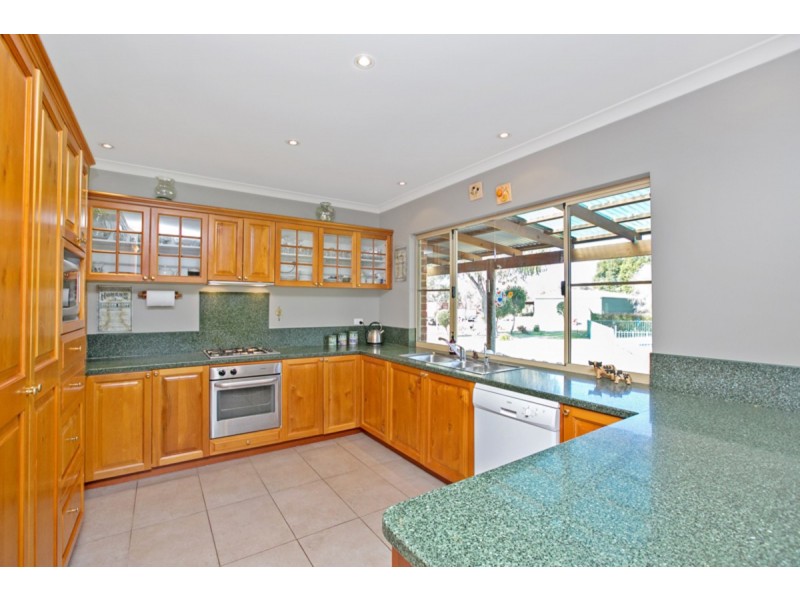 47 Wolfe Road, Oakford WA 6121