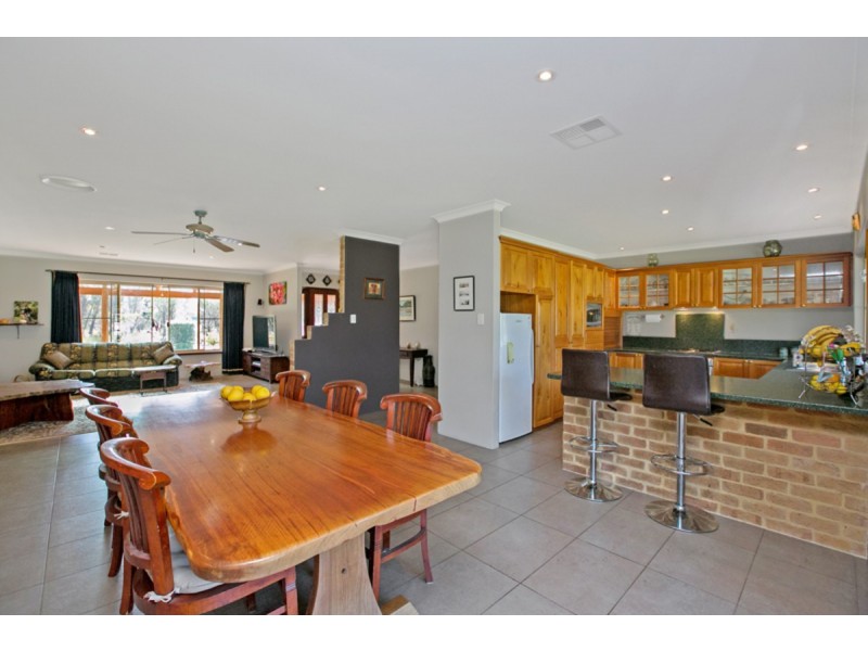 47 Wolfe Road, Oakford WA 6121