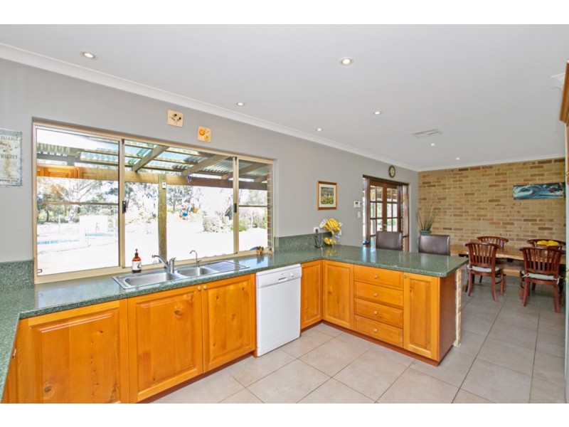 47 Wolfe Road, Oakford WA 6121