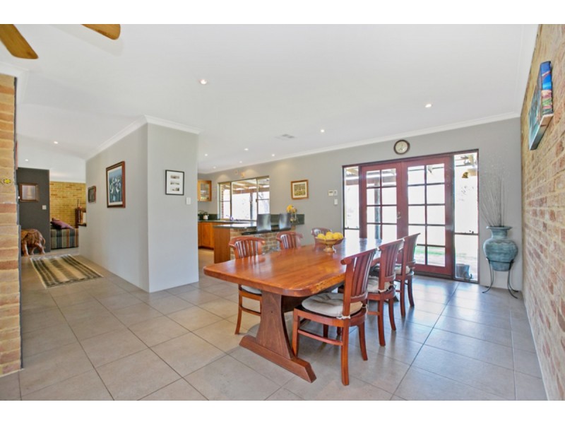 47 Wolfe Road, Oakford WA 6121