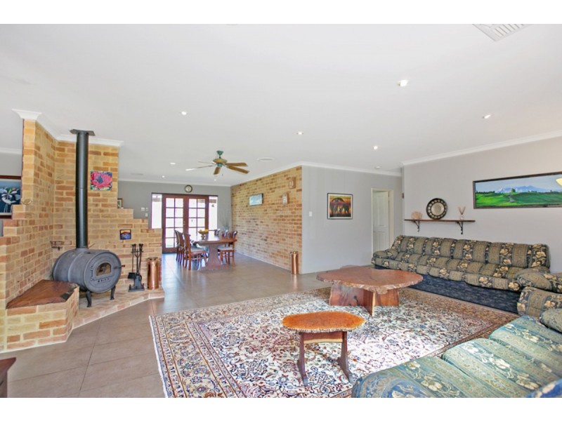 47 Wolfe Road, Oakford WA 6121