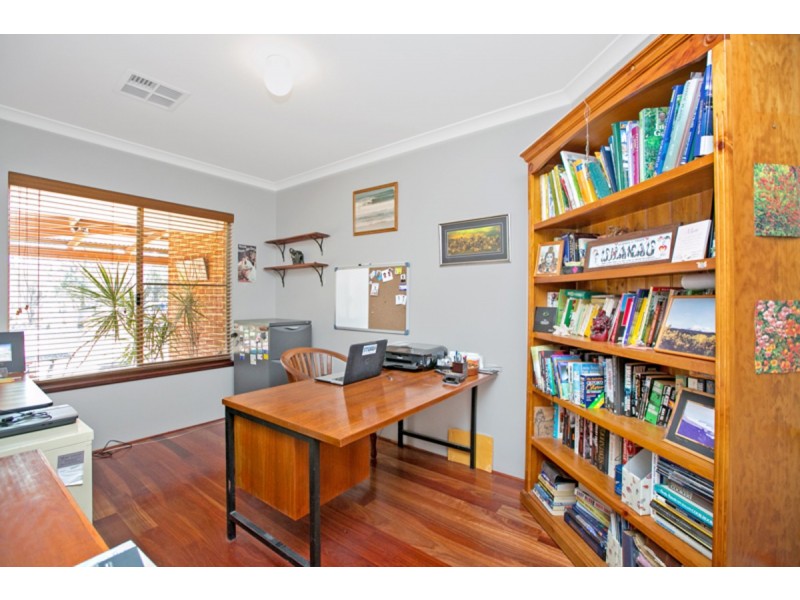 47 Wolfe Road, Oakford WA 6121