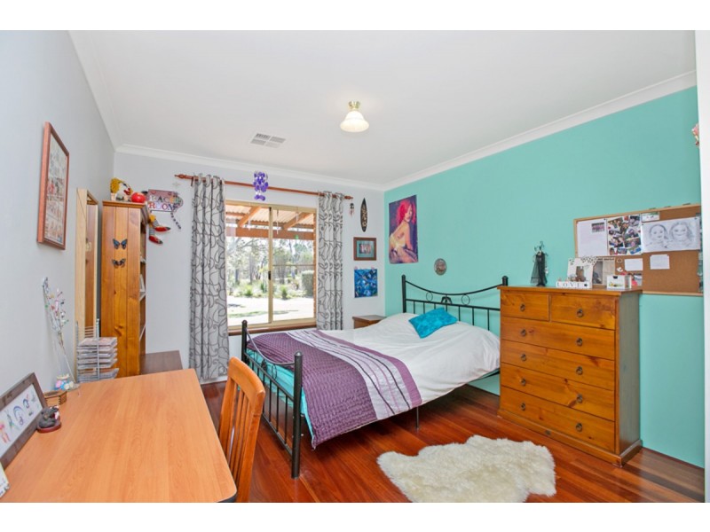 47 Wolfe Road, Oakford WA 6121