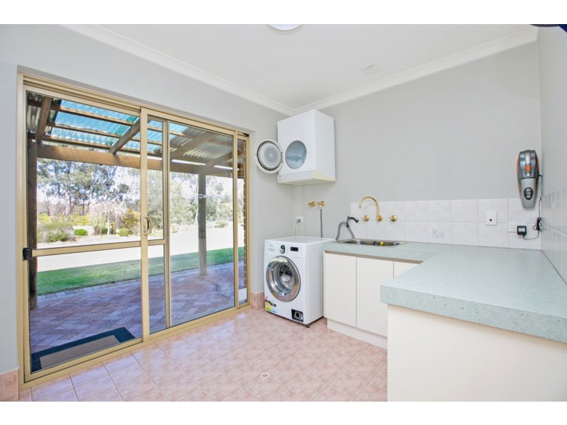 47 Wolfe Road, Oakford WA 6121