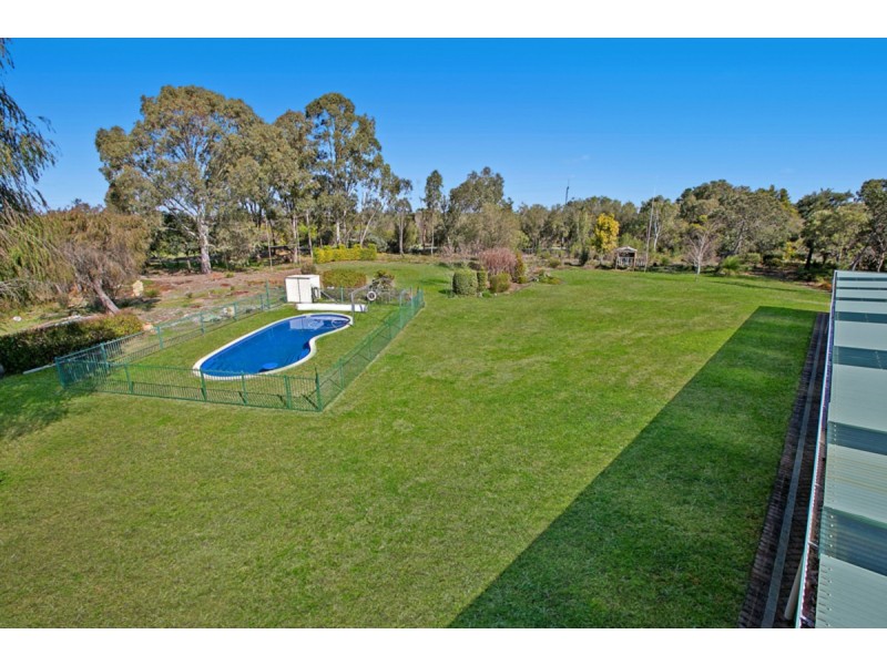 47 Wolfe Road, Oakford WA 6121