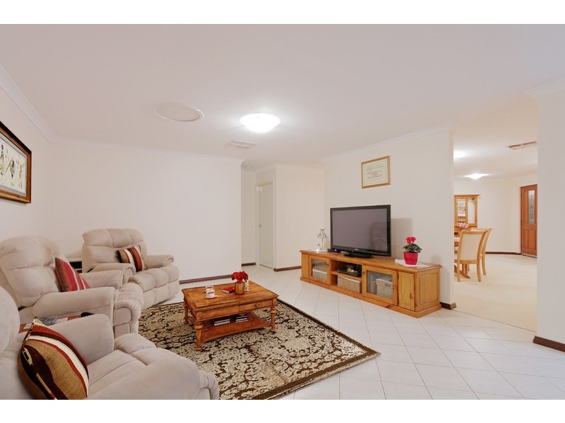 32 Bennett Drive, Canning Vale WA 6155