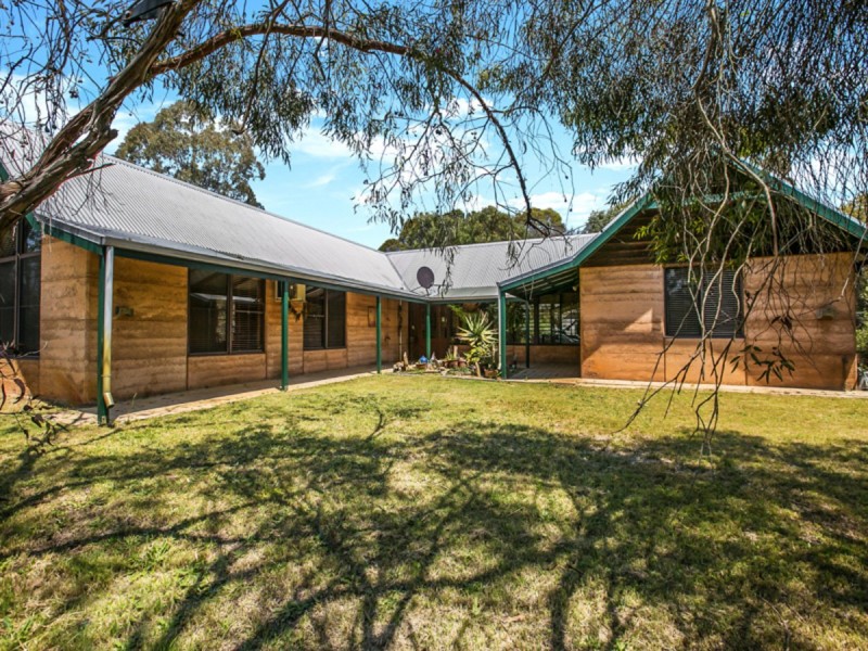309 Foxton Drive, Oakford WA 6121