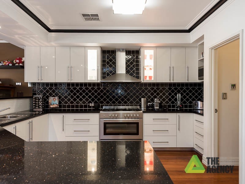 7 Kyneton Parkway, Aveley WA 6069