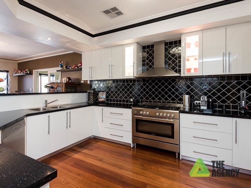 7 Kyneton Parkway, Aveley WA 6069