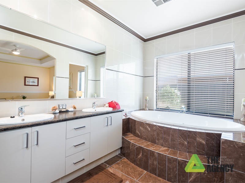 7 Kyneton Parkway, Aveley WA 6069