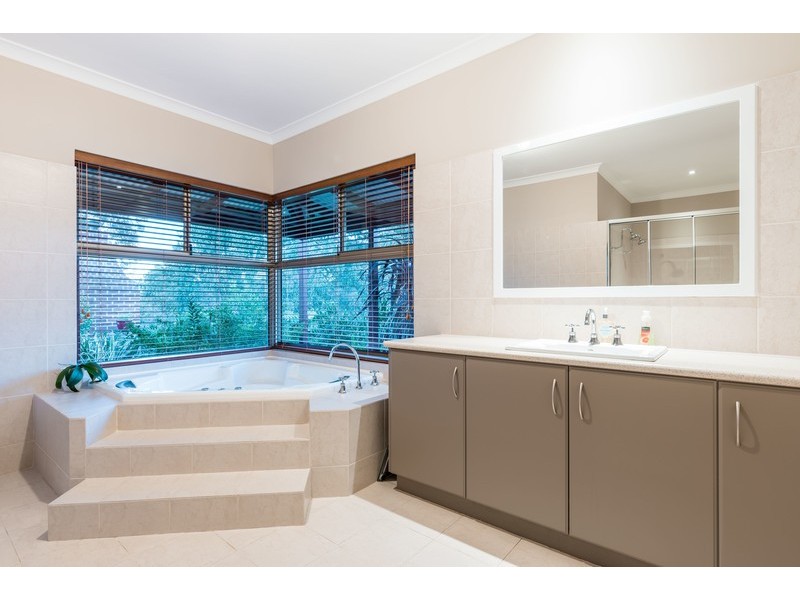 247 Ballymore Place, Gidgegannup WA 6083