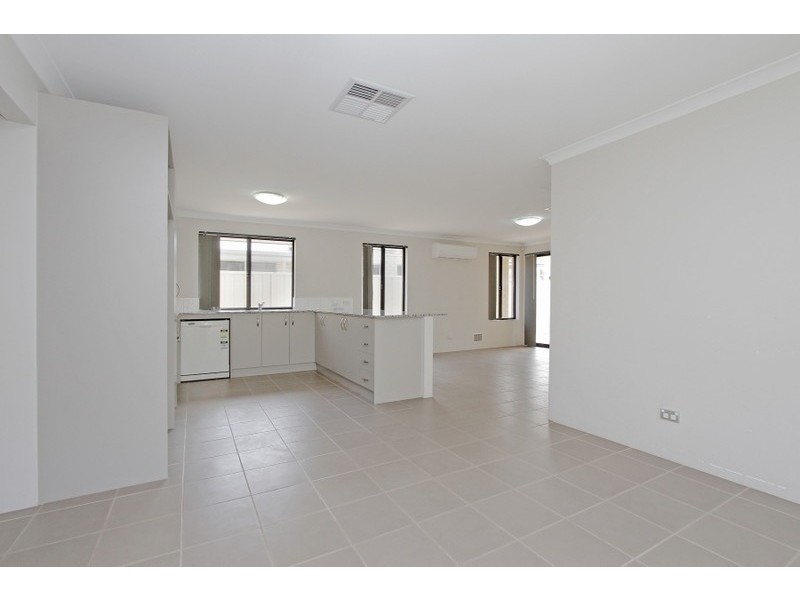 4 Carnation Street, Canning Vale WA 6155