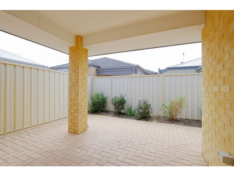 4 Carnation Street, Canning Vale WA 6155