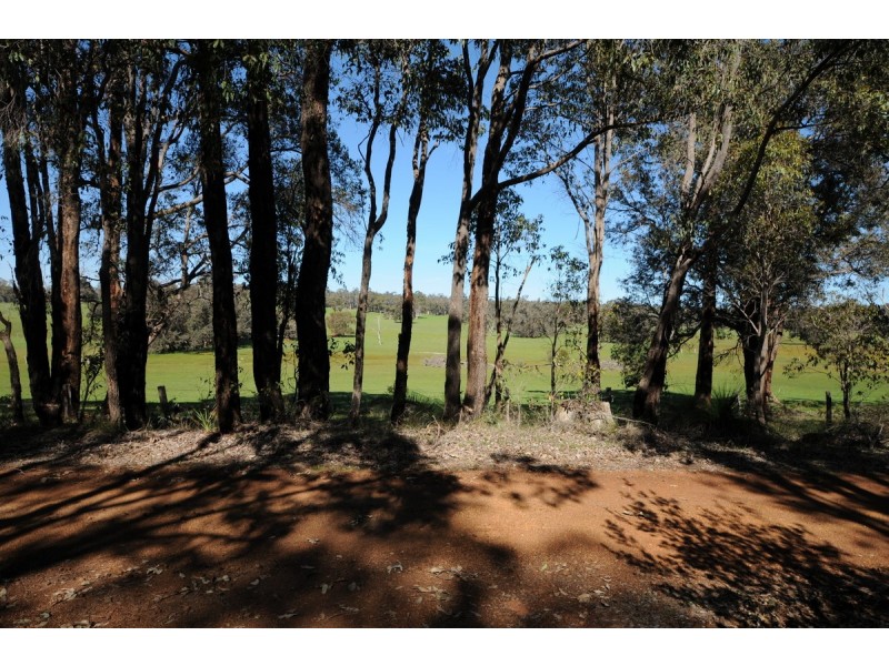 2735 Slayter Road, Wooroloo WA 6558