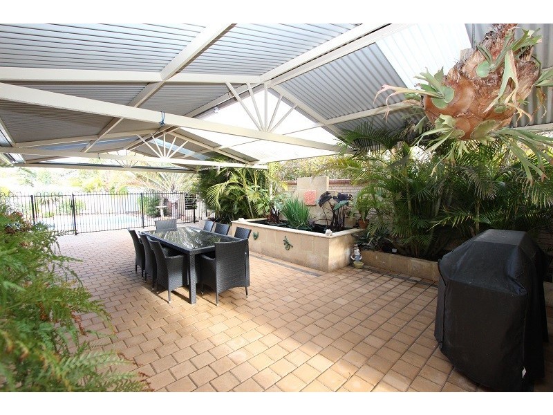 74 Floribunda Avenue, Halls Head WA 6210