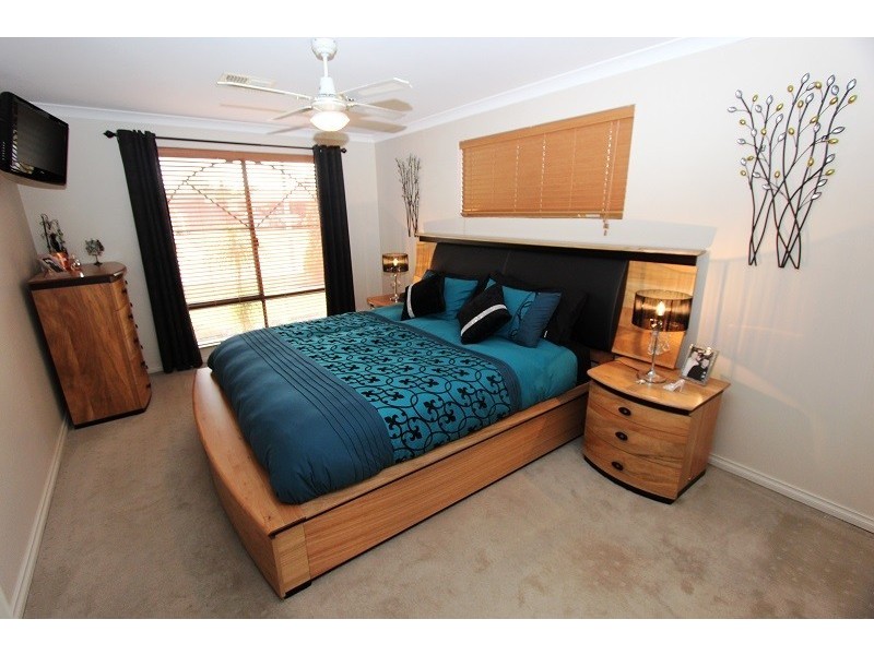 74 Floribunda Avenue, Halls Head WA 6210