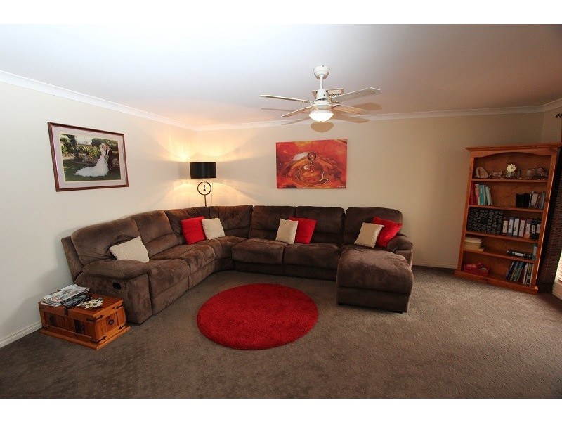 74 Floribunda Avenue, Halls Head WA 6210